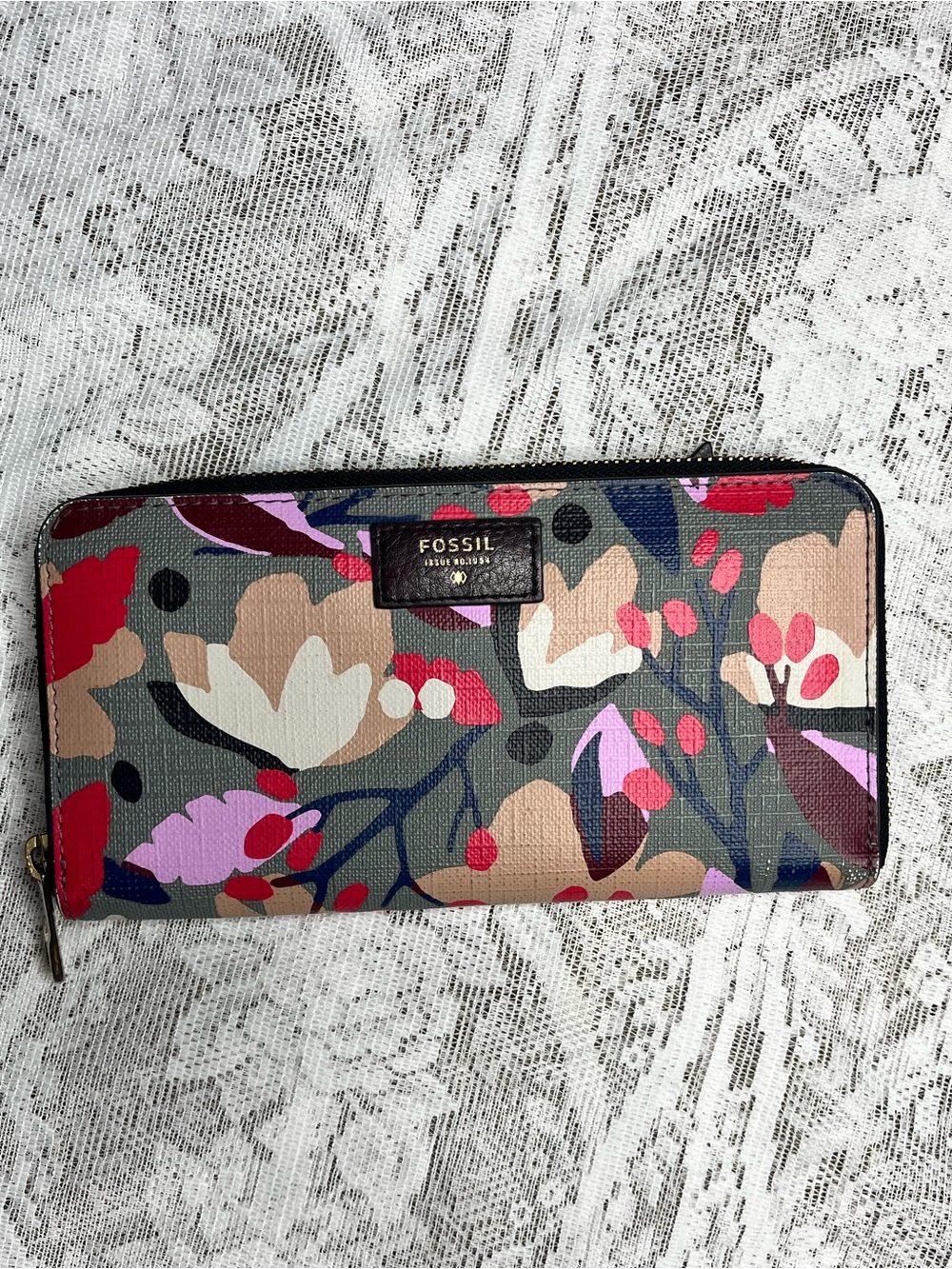 Fossil Logan Small Bifold Floral Zip Wallet in Navy, Pink, Red and Tan